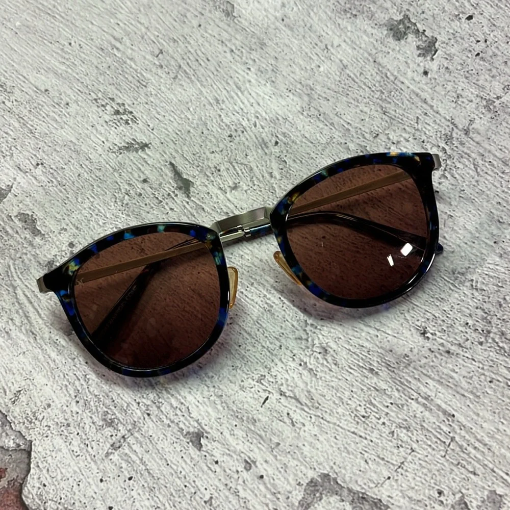 Smoke & Mirrors Shout SM106-B3-6 Retro Blue Tortoise Brushed Silver Sunglasses